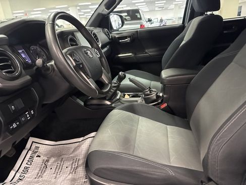 Used 2020 Toyota Tacoma TRD Sport image 19