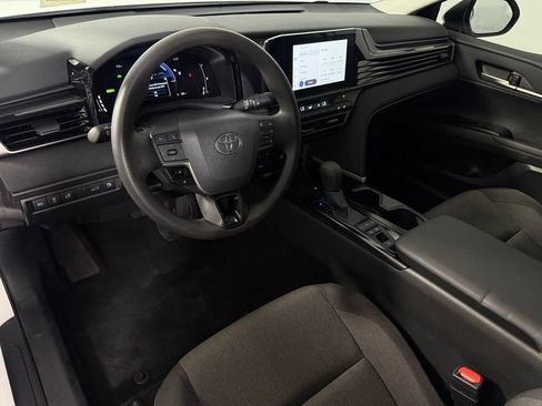 Used 2025 Toyota Camry LE FWD image 13