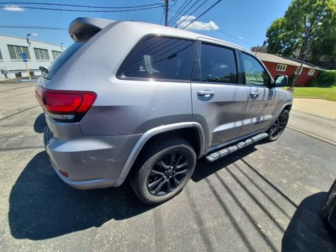 Used 2021 Jeep Grand Cherokee Laredo X AWD/4WD image 8