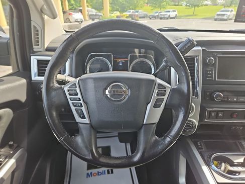 Used 2019 Nissan Titan SV w/ SV Convenience Package AWD/4WD image 17