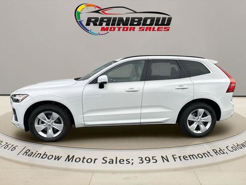Used 2022 Volvo XC60 B5 Momentum image 4