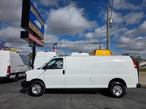 Used 2023 GMC Savana 2500 Extended w/ Driver Convenience Package image 4