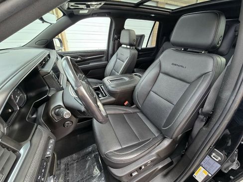 Used 2021 GMC Yukon Denali w/ Denali Premium Package image 22