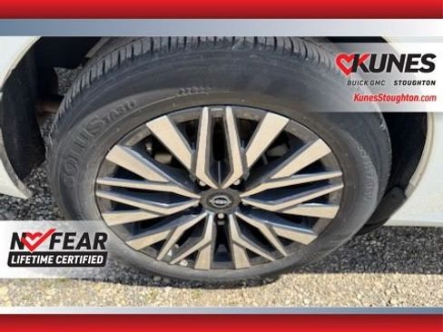 Used 2025 Nissan Altima 2.5 SV FWD image 14