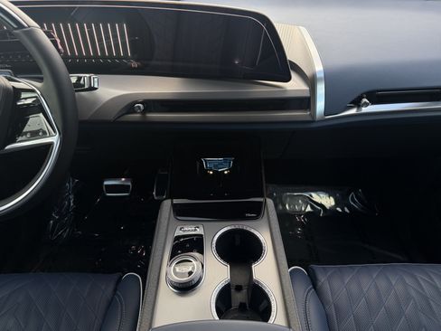 Certified 2026 Cadillac Vistiq Premium Luxury w/ LPO, Floor Liner Package AWD/4WD image 17