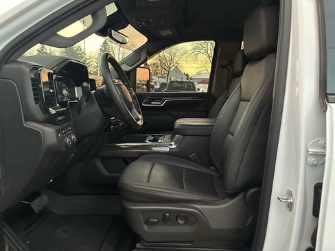 Used 2025 Chevrolet Silverado 3500 LTZ image 20