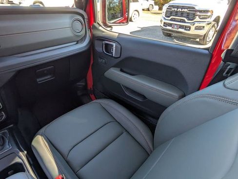 New 2026 Jeep Gladiator Mojave w/ Technology Group AWD/4WD image 19