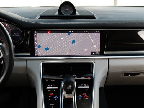 Used 2020 Porsche Panamera image 43