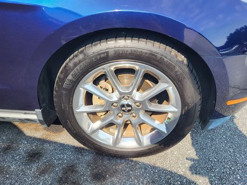 Used 2010 Ford Mustang Coupe RWD image 7