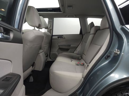 Used 2013 Subaru Forester 2.5X Premium w/ Popular Pkg 3 AWD/4WD image 5