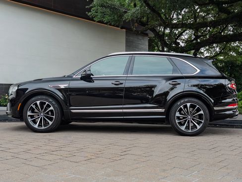 Certified 2024 Bentley Bentayga Plug-In Hybrid AWD/4WD image 16