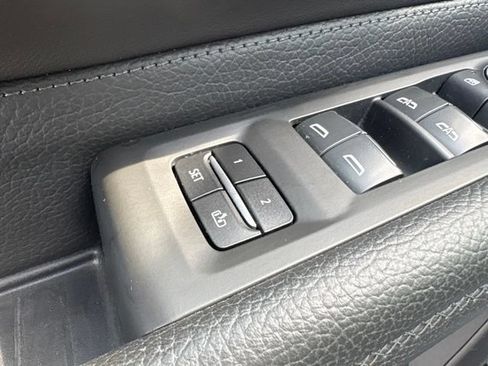 Used 2022 GMC Yukon Denali AWD/4WD image 29