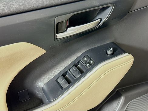 Used 2023 Toyota Highlander XLE AWD/4WD image 19