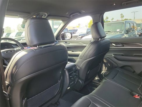 New 2025 Jeep Grand Cherokee Limited image 13