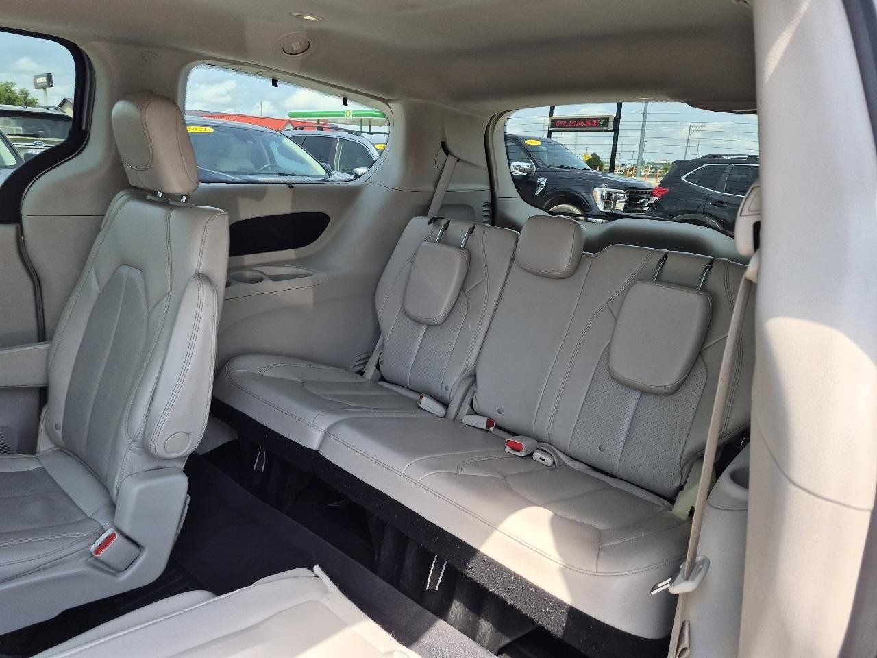 Used 2021 Chrysler Pacifica Touring-L FWD image 13