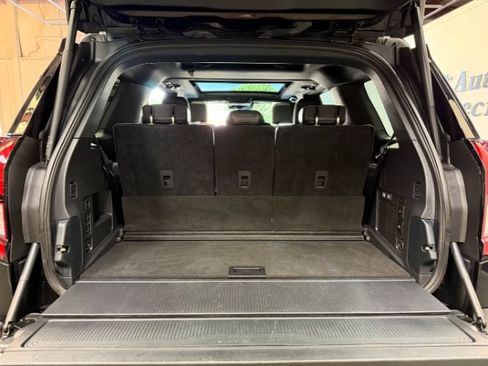 Used 2025 Ford Expedition Platinum w/ Stealth Appearance Package AWD/4WD image 31