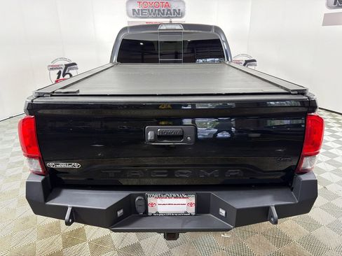 Used 2019 Toyota Tacoma TRD Off-Road image 5