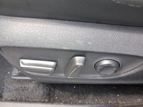 Used 2021 Toyota Highlander XSE FWD image 21