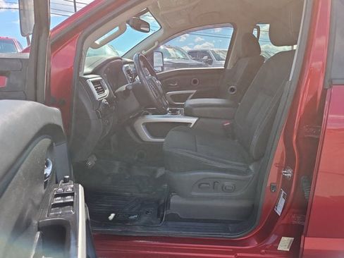 Used 2018 Nissan Titan SV w/ SV Convenience Package image 9