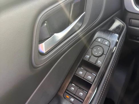 Used 2025 Nissan Rogue SV image 16