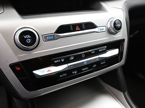 Used 2021 Ford Explorer XLT image 17