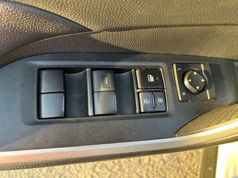 Used 2021 Toyota RAV4 XLE FWD image 18