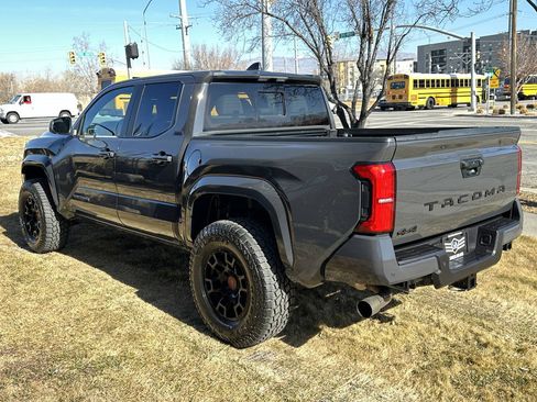 Used 2025 Toyota Tacoma SR5 AWD/4WD image 9