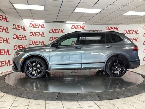 Used 2023 Volkswagen Tiguan SE R-Line FWD image 4