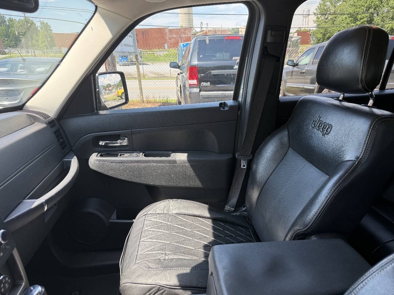 Used 2012 Jeep Liberty Sport AWD/4WD image 22