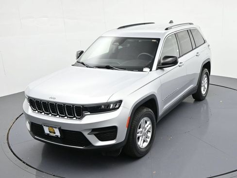 Used 2023 Jeep Grand Cherokee Laredo w/ Luxury Tech Group I AWD/4WD image 16