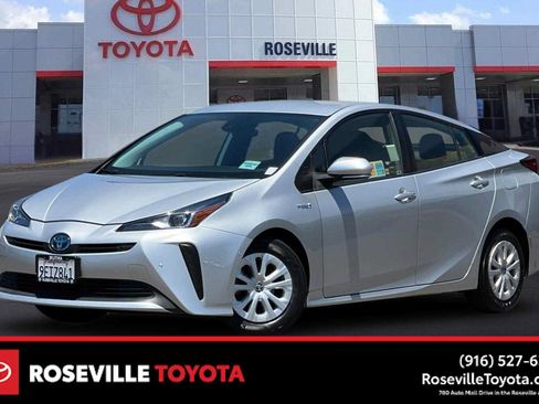 Used 2021 Toyota Prius LE FWD image 1