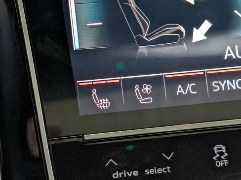 Used 2025 Audi SQ7 Premium Plus w/ Executive Package image 32