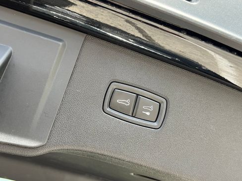 Certified 2025 Porsche Cayenne AWD/4WD image 21