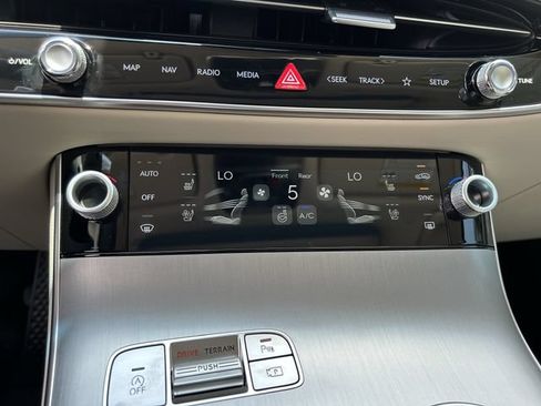 New 2026 Genesis GV70 2.5T Advanced AWD/4WD image 29