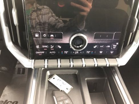 Used 2025 GMC Acadia Elevation image 14