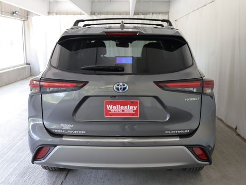 Used 2024 Toyota Highlander Platinum AWD/4WD image 26
