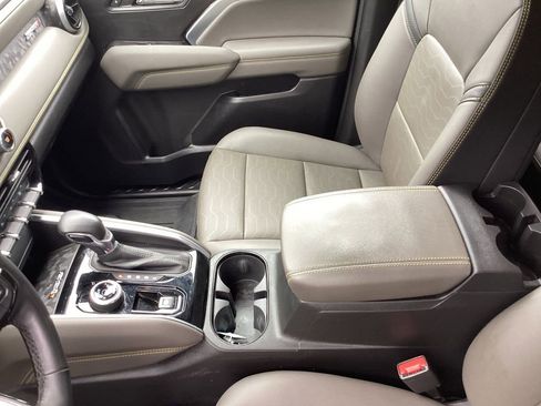 Used 2024 Chevrolet Colorado ZR2 w/ ZR2 Convenience Package III image 17