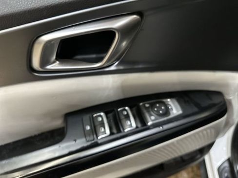 Certified 2024 Kia Carnival LX image 17