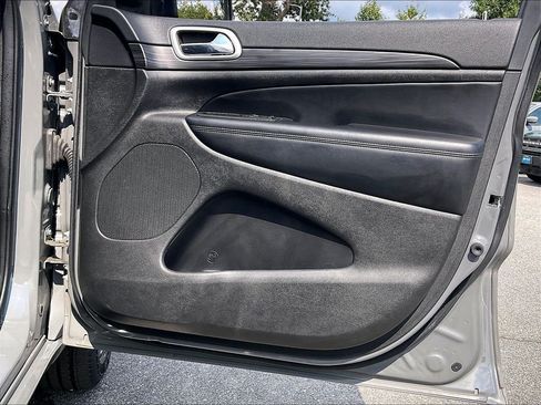 Used 2021 Jeep Grand Cherokee Laredo X AWD/4WD image 11
