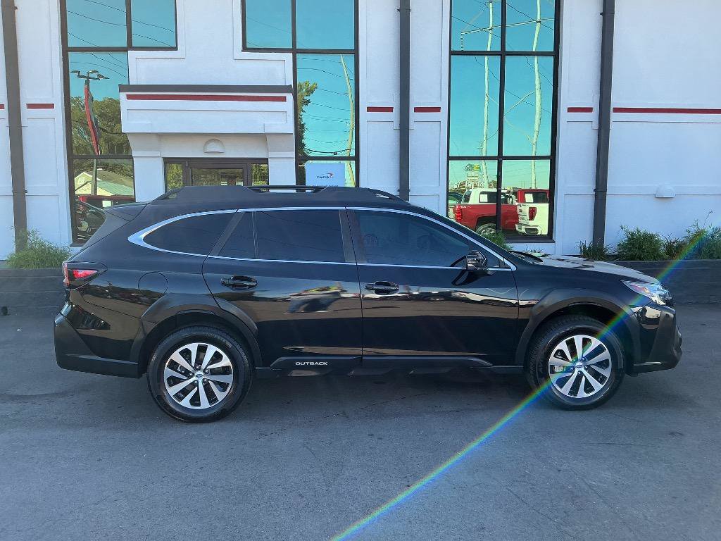 Used 2023 Subaru Outback Premium AWD/4WD image 9