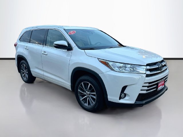 Used 2017 Toyota Highlander XLE AWD/4WD image 2