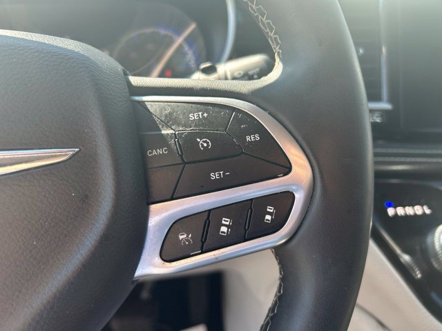 Used 2023 Chrysler Pacifica Limited FWD image 18