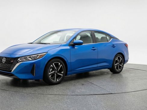 Used 2025 Nissan Sentra SV image 3