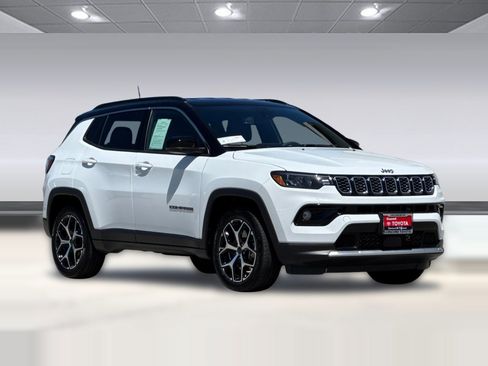 Used 2025 Jeep Compass Limited AWD/4WD image 5