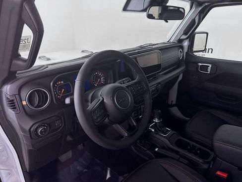 New 2025 Jeep Gladiator Sport image 9