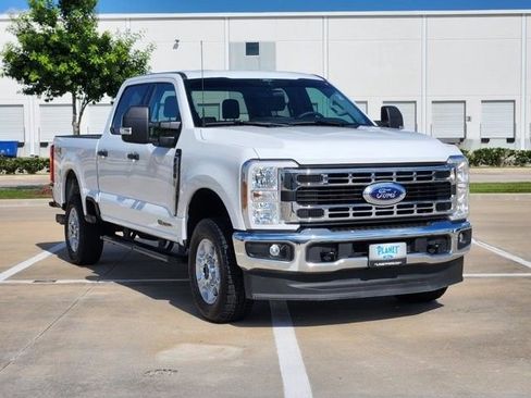 Used 2025 Ford F250 XLT AWD/4WD image 3