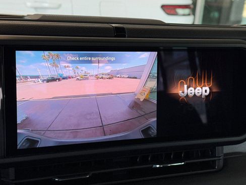 New 2025 Jeep Gladiator Sport image 15