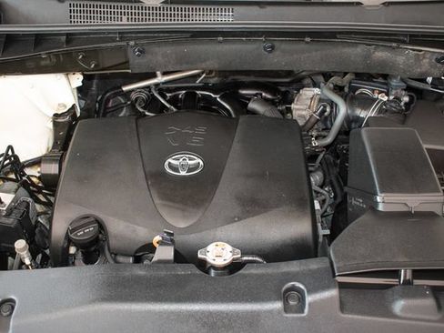 Used 2019 Toyota Highlander Limited AWD/4WD image 3
