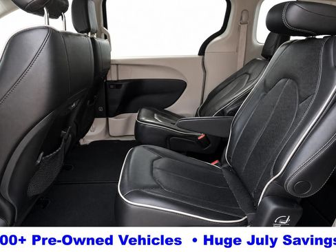 Used 2022 Chrysler Pacifica Limited FWD image 18