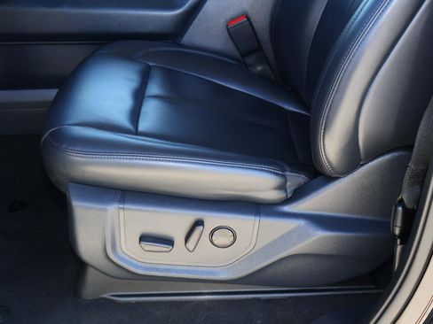 Used 2023 Ford Expedition XLT image 14